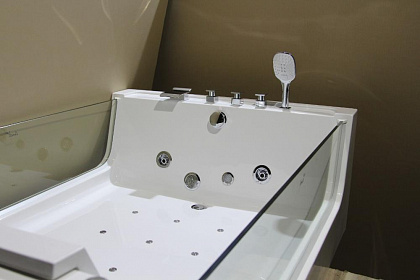 Ванна CeruttiSpa C-454A 170*120 с гидромассажем Ванна CeruttiSpa C-454A 170*120 с гидромассажем