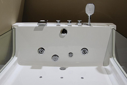Ванна CeruttiSpa C-454A 170*120 с гидромассажем Ванна CeruttiSpa C-454A 170*120 с гидромассажем